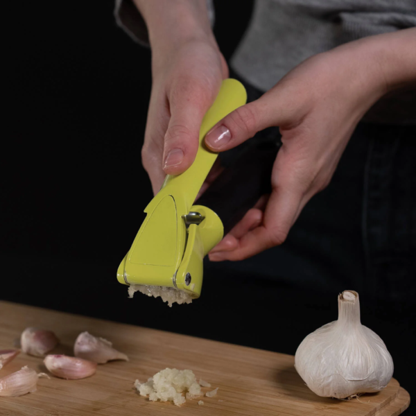 Garlic Press with Ergonomic Handle - Image 4